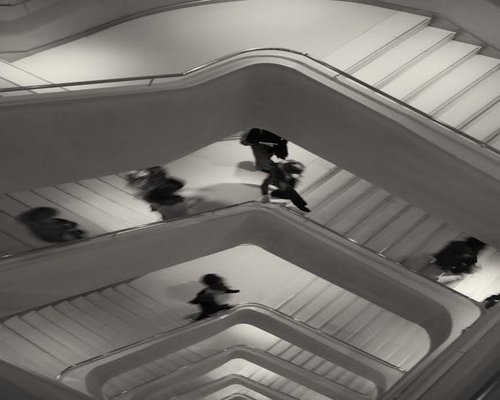 Icono de celular en movimiento